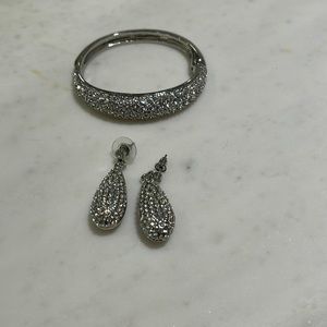 Woman’s bracelet set